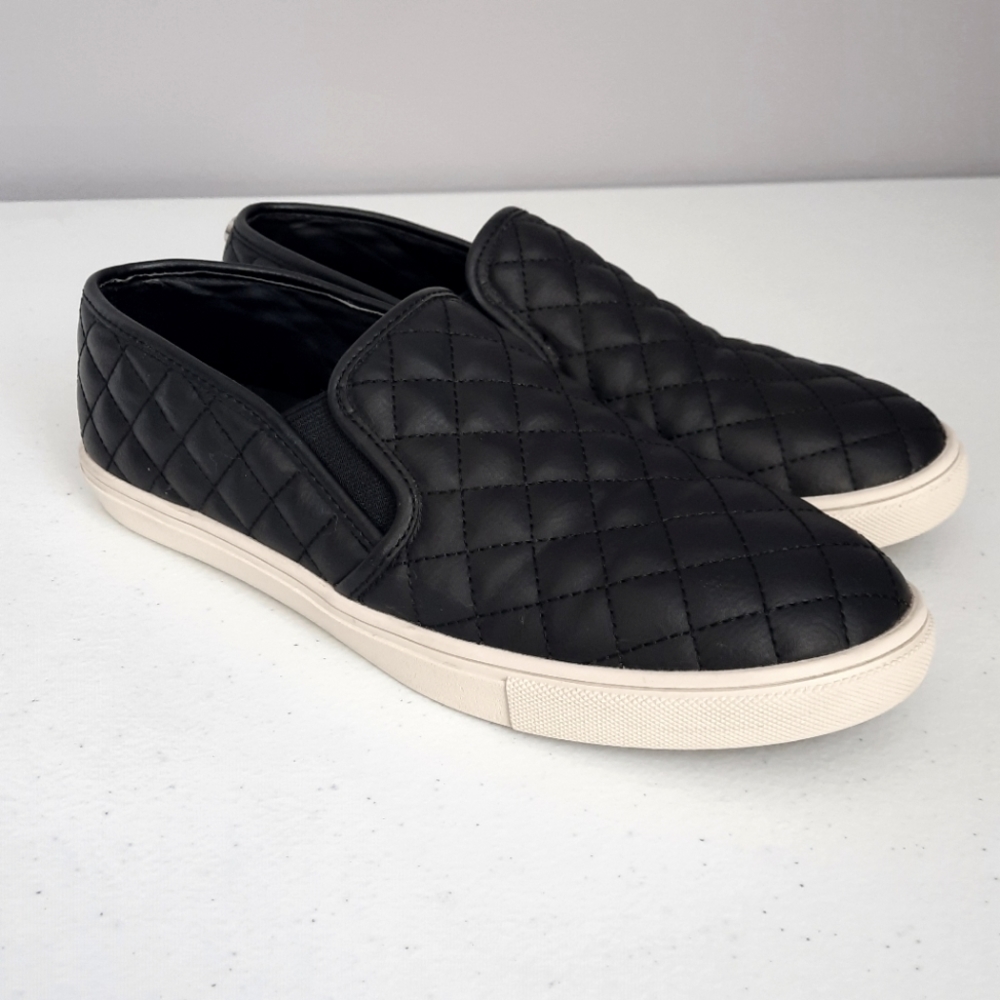 Steve Madden Ecentrcq Black Quilted Faux Leather Slip On Sneakers size 10
